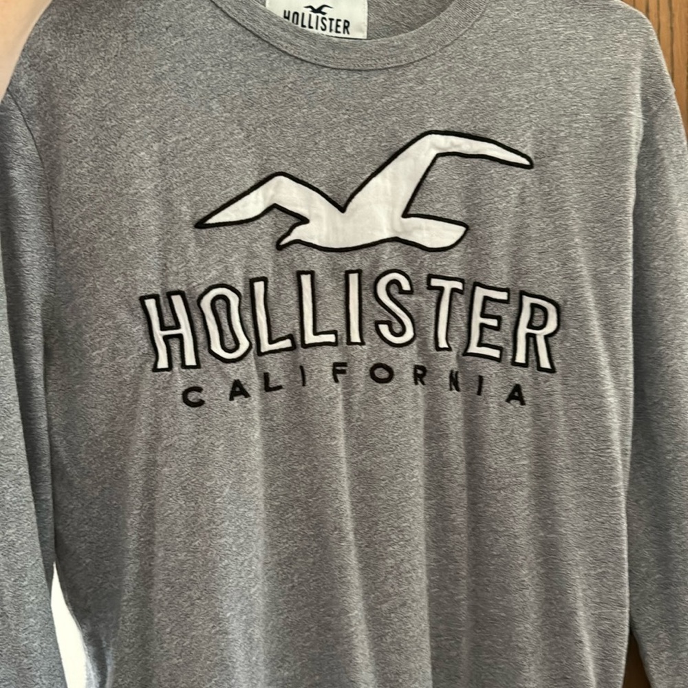 Holister long sleeved grey logo shirt